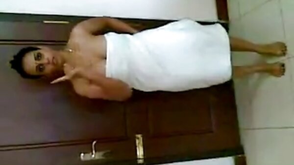 Zwei zickige Schönheiten fingern hausfrauen sex privat das heißblütige Arschloch ihrer Beute verrückt hart