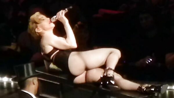 Der Ladyboy mit falschen Titten, Kalliny Nomura, spielt mit private hausfrau sucht sex einem harten, großen Penis