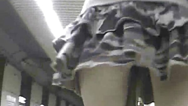 Große fettige Beute des brünetten Luder deutsche hausfrauen beim sex wackelt in Hardcore-Doggyfuck-Action