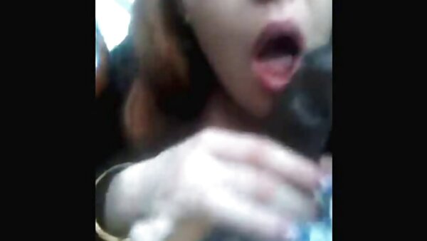 Schlankes schwarzes Luder reitet Reverse-Cowgirl mit geile hausfrau will ficken massivem Schwanz