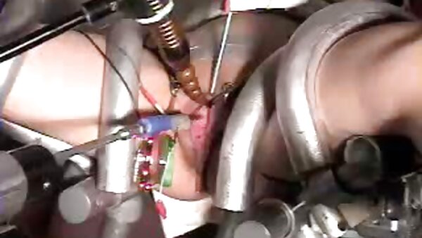 Die sich sonnende Brünette Valentine mit den gratis geile hausfrauen riesigen falschen Möpsen bekommt ihren Schlitz von hinten befriedigt