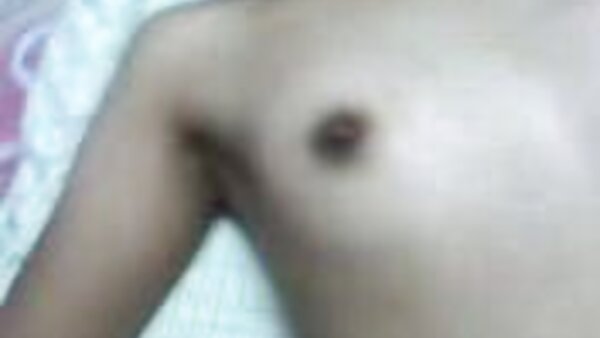 Eric John isst Scarlett Marx von hinten und knallt reife hausfrauen sie im Doggystyle