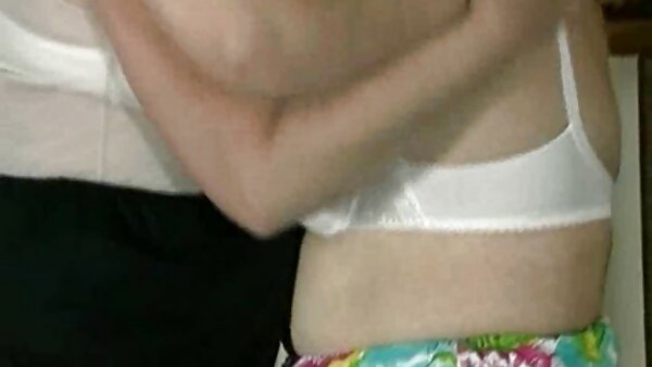 Die kanadische Blondine Sarah Vickers spielt mit dem reife hausfrau sucht feuchten Punani der brutzelnden Brünetten von nebenan