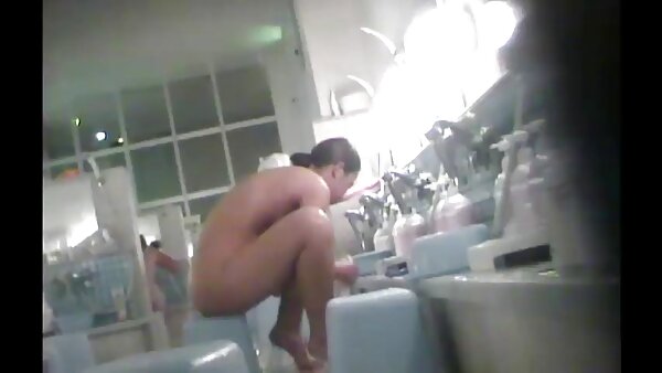 Die vollbusige blonde Hacke wird in einem BDSM-Fickvideo zurückgehalten und hart durchgefickt reife hausfrauen beim sex