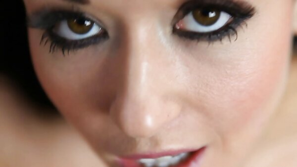 Die anal-wahnsinnige Schlampe Harley Jade zeigt ihren hausfrauen sexkontakte Arsch und ihre Titten, bevor sie hart anal hämmert