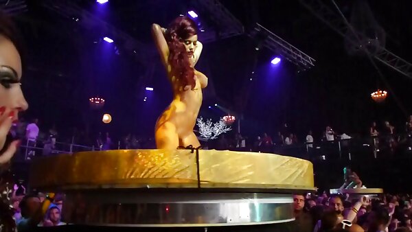 Die nerdige Brünette mit Brille Rose wurde zu einer heißblütigen hausfrauen pornofilme und unersättlichen Schlampe