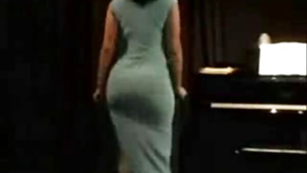 Üppiges brünettes Luder hüpft im Cowgirl-Stil auf hausfrauen free übergroßen Schwanz