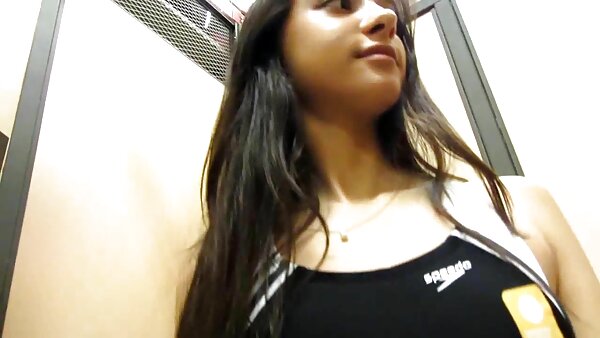 Sex-Cheerleader mit leckerem Arsch Carol Ferrer wichst Schwanz mit ihren hausfrau will sex Möpsen