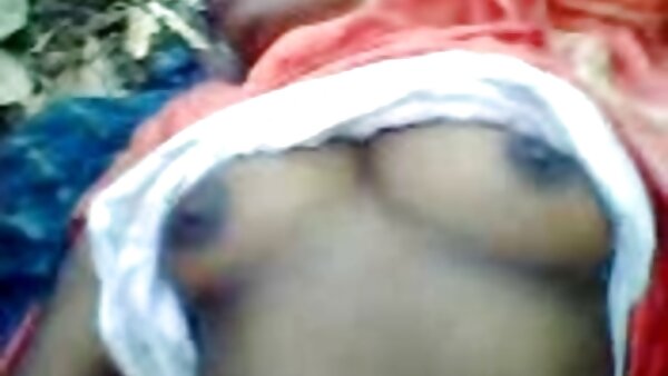 Eine Gruppe lesbische hausfrauen magerer Kerle war bereit und freute sich, die Teenie-Küken zu befriedigen