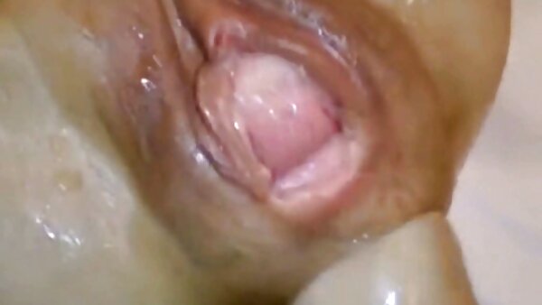 Das freche Mädel Asdis Loren zeigt ihre mit mollige hausfrauen sex Sperma gefüllte Welpenmöse