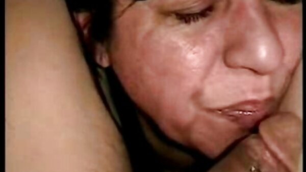 Die japanische Schlampe Leili Koshi nimmt es mit einer riesigen schwarzen reife hausfrauen kostenlos Python auf