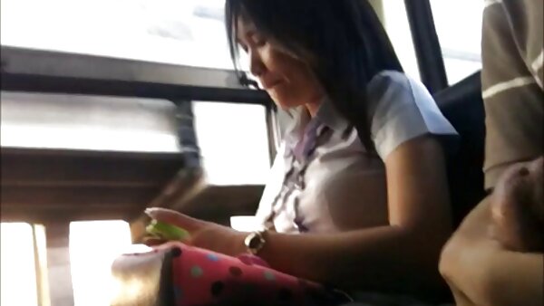 Das üppige Babe Naomi Swann zeigt ihre Muschi im Auto und wird drinnen private hausfrauen sex gefickt