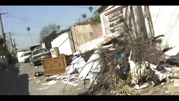 Das üppige Luder Dani Lynn fingert die feuchte leckere Muschi nackte reife hausfrauen auf dem Boden