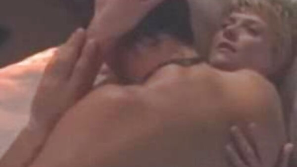 Salzige sex hausfrau langhaarige Sexbombe reitet harten Schwanz im Cowgirl-Stil