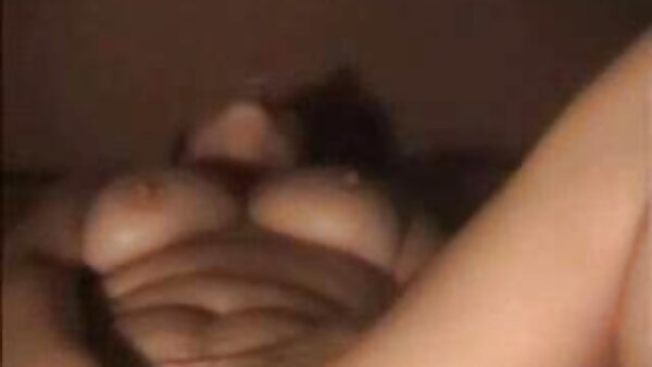 Kurzhaariges heißes asiatisches Mädel reitet Schwanz hausfrauen hobbyhuren und wird im Doggystyle gehämmert