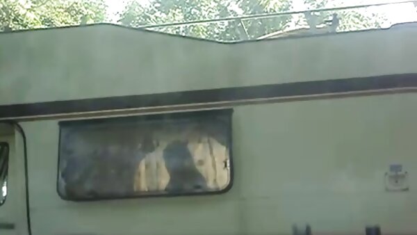 Die xnxx hausfrau gebräunte blonde Chix Szilvia Lauren reitet auf einem steifen schwarzen Werkzeug