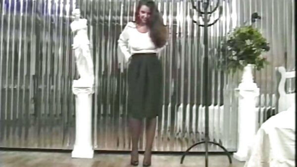 Sextraktive brünette Harlow Ariana Jollee gibt Blowjob und reitet versaute alte nackte hausfrauen Kerle