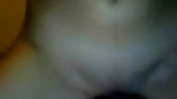 Guy streichelt seine rauchende brünette Freundin private hausfrau sucht sex