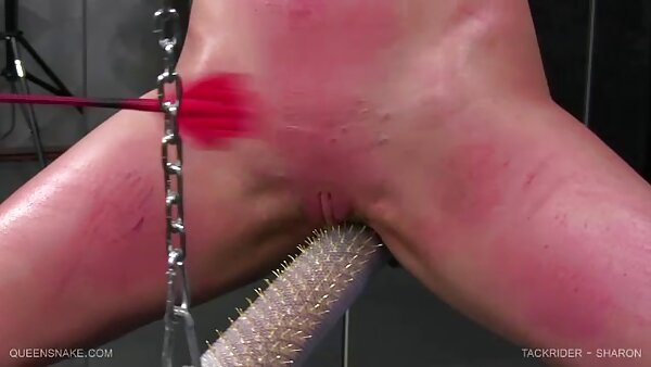 Die vollbusige Blondine Samantha Saint lässt sich von hausfrauen beim sex ihrem Lover an den Brüsten streicheln