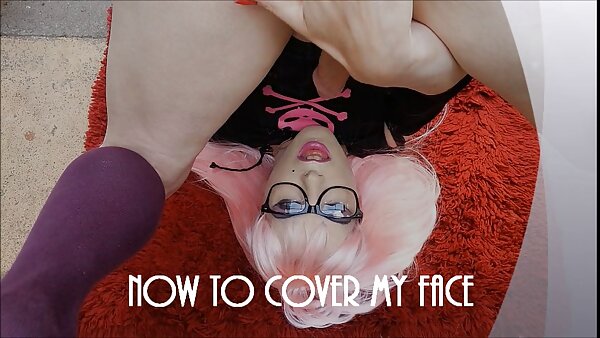 Das geile Küken Faye Rampton steigt auf ihre Viere und hausfrauen sec zeigt ihre pralle Muschi unter dem Rock