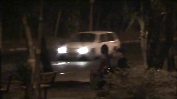 Die foxy Tranny Pan B zeigt ihr gedehntes Analloch und spielt mit einem harten großen Schwanz hausfrauen sextreffen