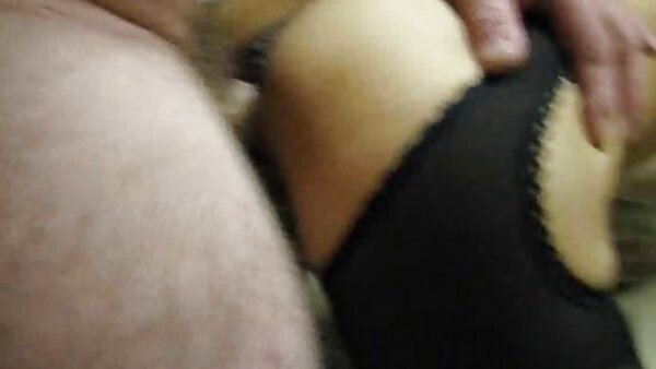 Alisha und Kelsie S kitzeln Nippel mit ihren nackte hausfrauenbilder frechen Zungen