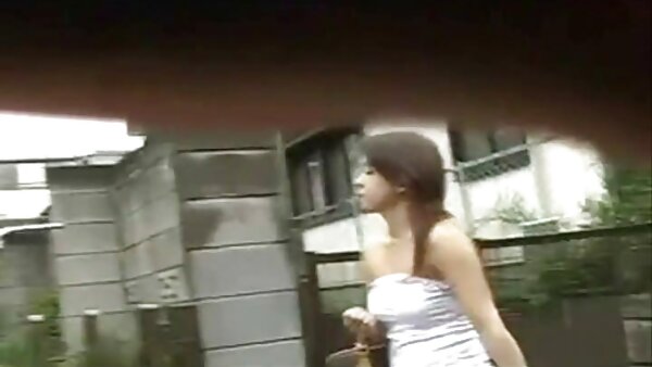 Heiße brünette hausfrauen beim sex Hure gibt ihrer Freundin einen tollen Blowjob