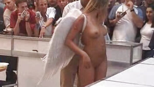 Die ziemlich flexible Brünette namens hausfrauen beim sex Demi geht solo und bohrt ihre Möse mit einem Sexspielzeug