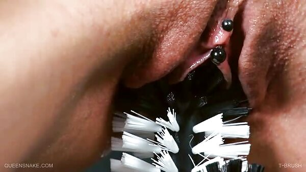 Die lockige, leidenschaftliche Brünette Mz Buttaworth freut sich, geile hausfrauen beim sex wenn sie von hinten gefickt wird