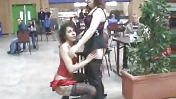 Das attraktive Mädchen Lexi Bloom wird hausfrauen chat in einer Missionarsstellung brutal gefickt