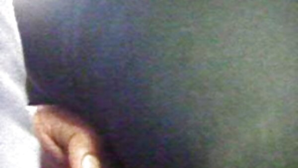 Die sexy blonde Nymphe Aaliyah geile hausfrauen sex Love streichelt ihre Titten und ihre Muschi