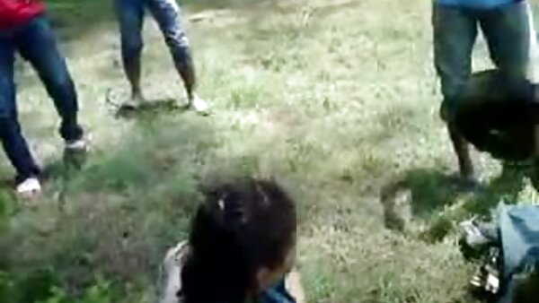 Der große glatzköpfige Hengst J hausfrauen free Mac fickt zwei versaute blonde Tussis