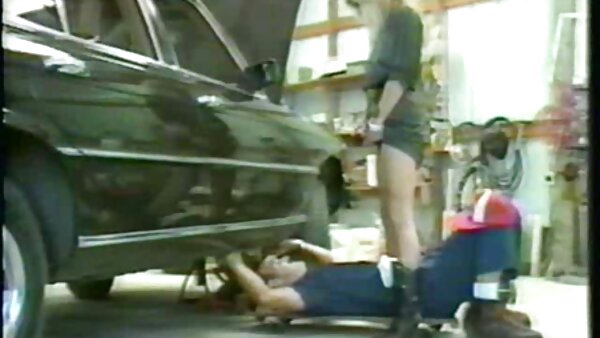 Würzige blonde Oma bekommt ihre kostenlose geile hausfrauen haarige Fotze mit einem Dildo gefickt