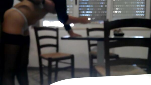 Heißer blonder Teenie Jessica gibt Blowjob im deutsche hausfrauensex Badezimmer