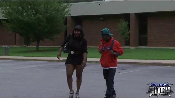 Hurenhafte Asiatin Kaiya Lynn reitet hausfrauen chat harten Schwanz und wird Doggystyle gefickt