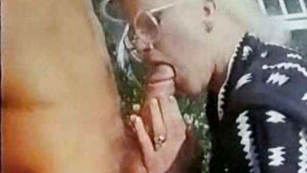 Die kurvige blonde Nutte Britney Amber gibt POV-Blowjob und fickt Missionarsstellung private hausfrauensex