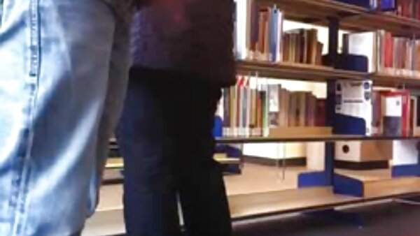 Zerrissene hausfrauen chat Schlampe mit üppigem Körper lutscht draußen Schwänze