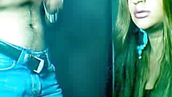 Hübsche Hausfrau macht Liebe mit reife nackte hausfrauen ihrem Ehemann im Missionarsstil