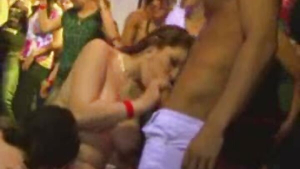 Das sollte es bedeuten, wenn ein Mädchen sagt, dass sie gut gratis hausfrauen pornofilme im Bett ist