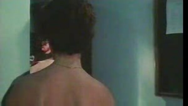 Das übersexte asiatische Dienstmädchen in sexy Uniform Rina Ellis hat einen hausfrau sucht taschengeld Quickie mit ihrem Boss