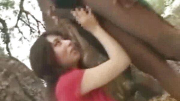 Die heiße besuchbare hausfrauen vollbusige Brünette Samantha Pink lutscht einen Schwanz