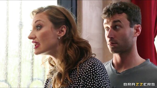 Lustvolle Blondine jongliert mit ihren großen Vorzügen vor einer deutsche hausfrauensex POV-Kamera