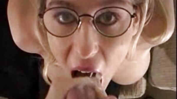 Spektakuläre Lesbenorgie geile hausfrauen ab 40 auf der Party