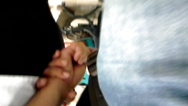 Unterwürfiges Babe in Latexmaske leckt Muschi der grausamen kontakte zu hausfrauen Herrin Stacy Saran