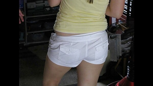 Das hausfrauensex gratis geile Mädel Karter Foxx gibt auf Knien stehend einen Blowjob und einen Tittenjob