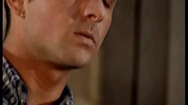 Schicke Schlampe in Netzstrümpfen Henessy wird von private nackte hausfrauen drei gut ausgestatteten schwarzen Schlägern gefickt