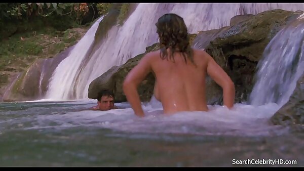 Das verwöhnte Küken Ally Breelsen genießt es, einen schmutzigen Quickie im Badezimmer hausfrau sex zu haben