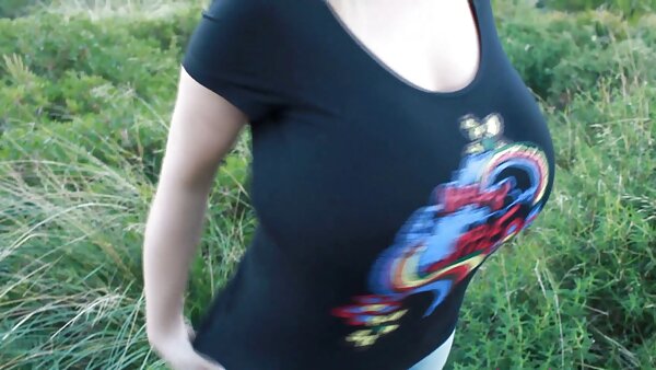 Dralle hausfrau sucht sex blonde Sexpuppe wird in seitlicher Pose hart angegriffen