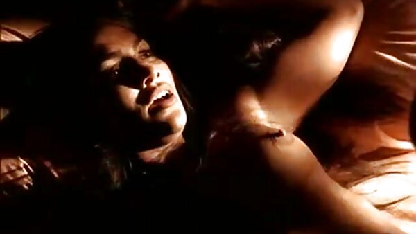 Die provokative blonde Schlampe Nikki Hunter wird in hausfrauen beim sex einem Hardcore-MMF-Dreier-Pornovideo brutal DP