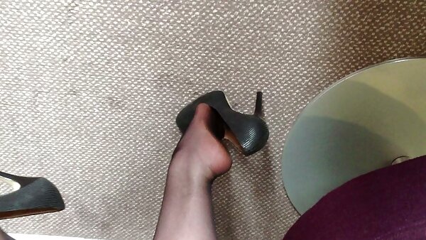 Sexy Brünette deutsche hausfrauen erotik filmt sich selbst und lässt ihre großen Titten blitzen